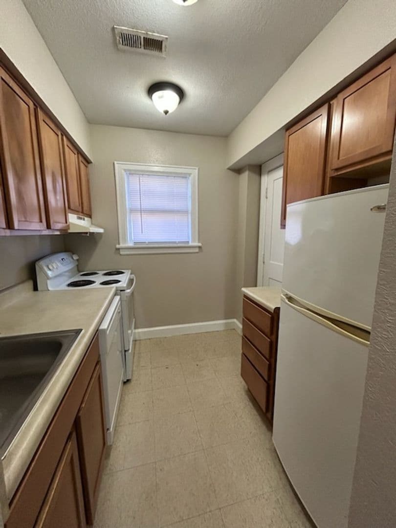 Wichita Apartment: 1160 N Emporia Ave