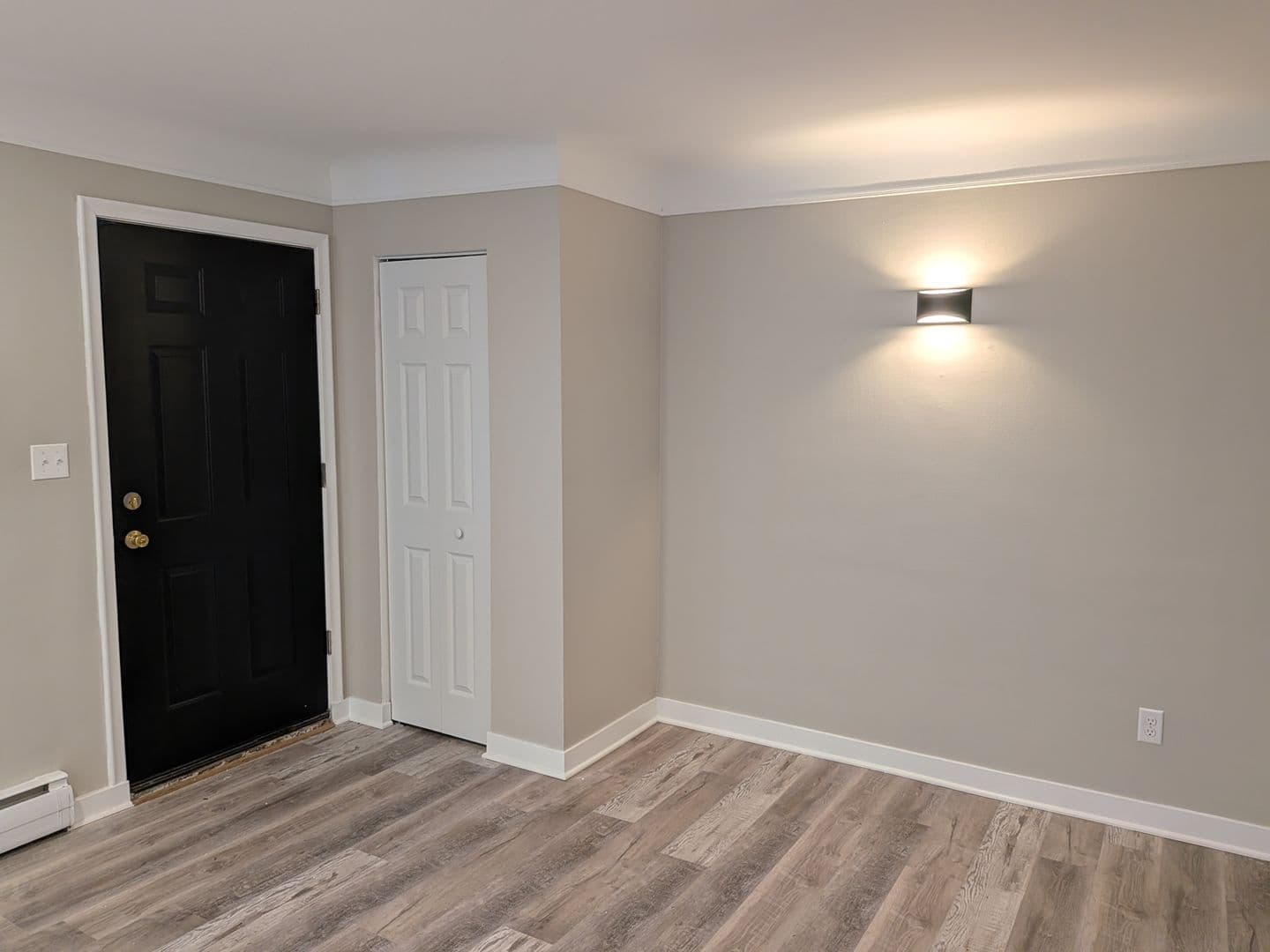 Royal Oak Apartment: 2301 W 14 Mile Rd