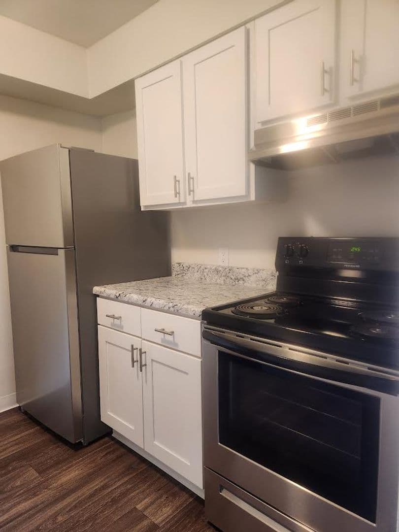 Jackson Apartment: 3021 N Pointe Dr