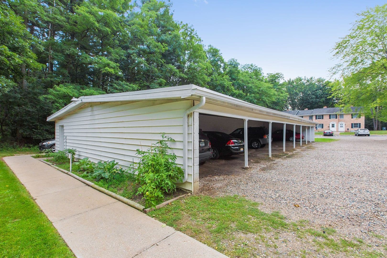 Battle Creek Apartment: 612 Garrison Road
