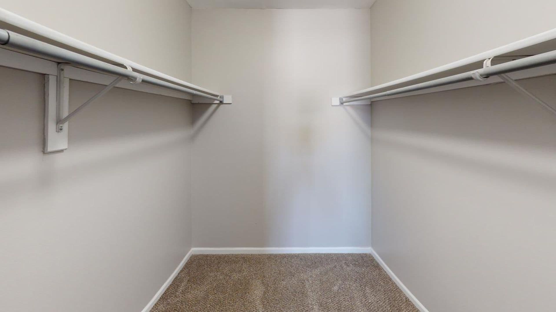 Dundee Apartment: 500 E Monroe St
