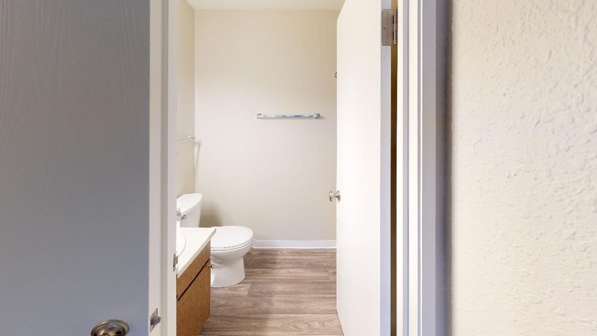 Jackson Apartment: 3021 N Pointe Dr