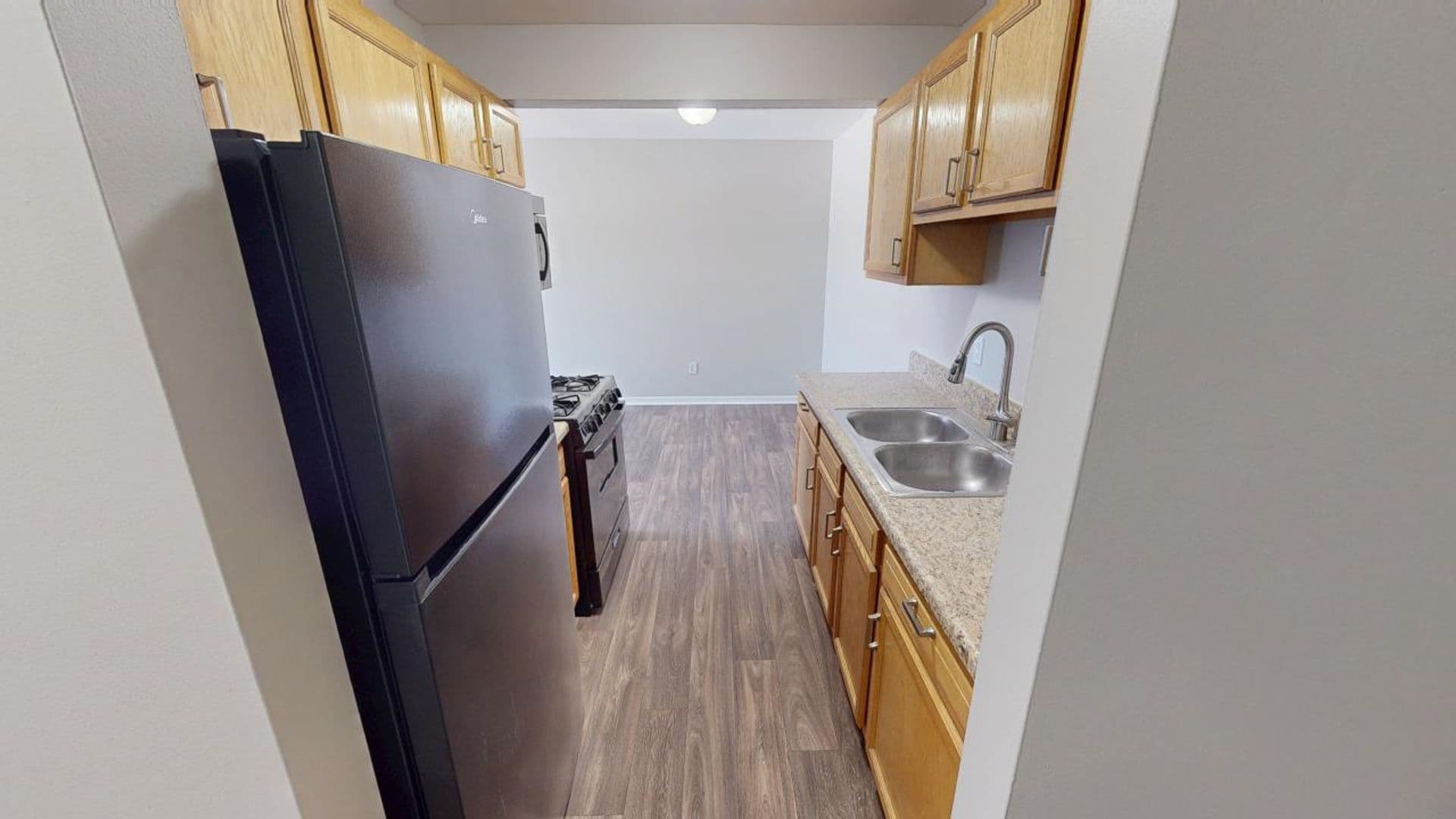 Dundee Apartment: 500 E Monroe St