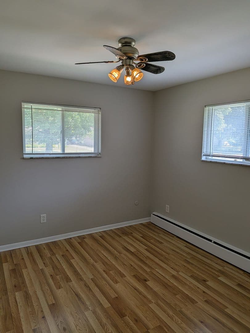 Royal Oak Apartment: 2301 W 14 Mile Rd