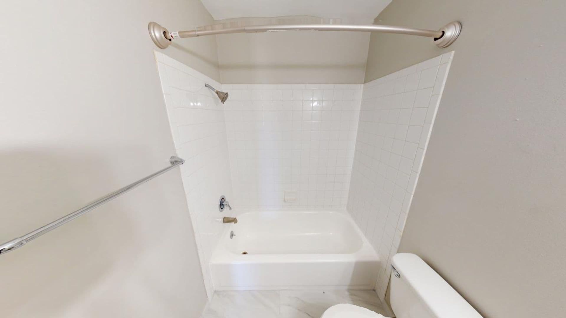 Dundee Apartment: 500 E Monroe St