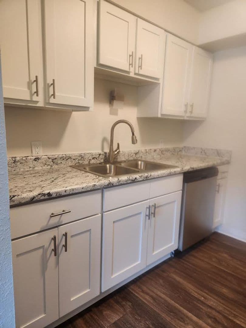 Jackson Apartment: 3021 N Pointe Dr