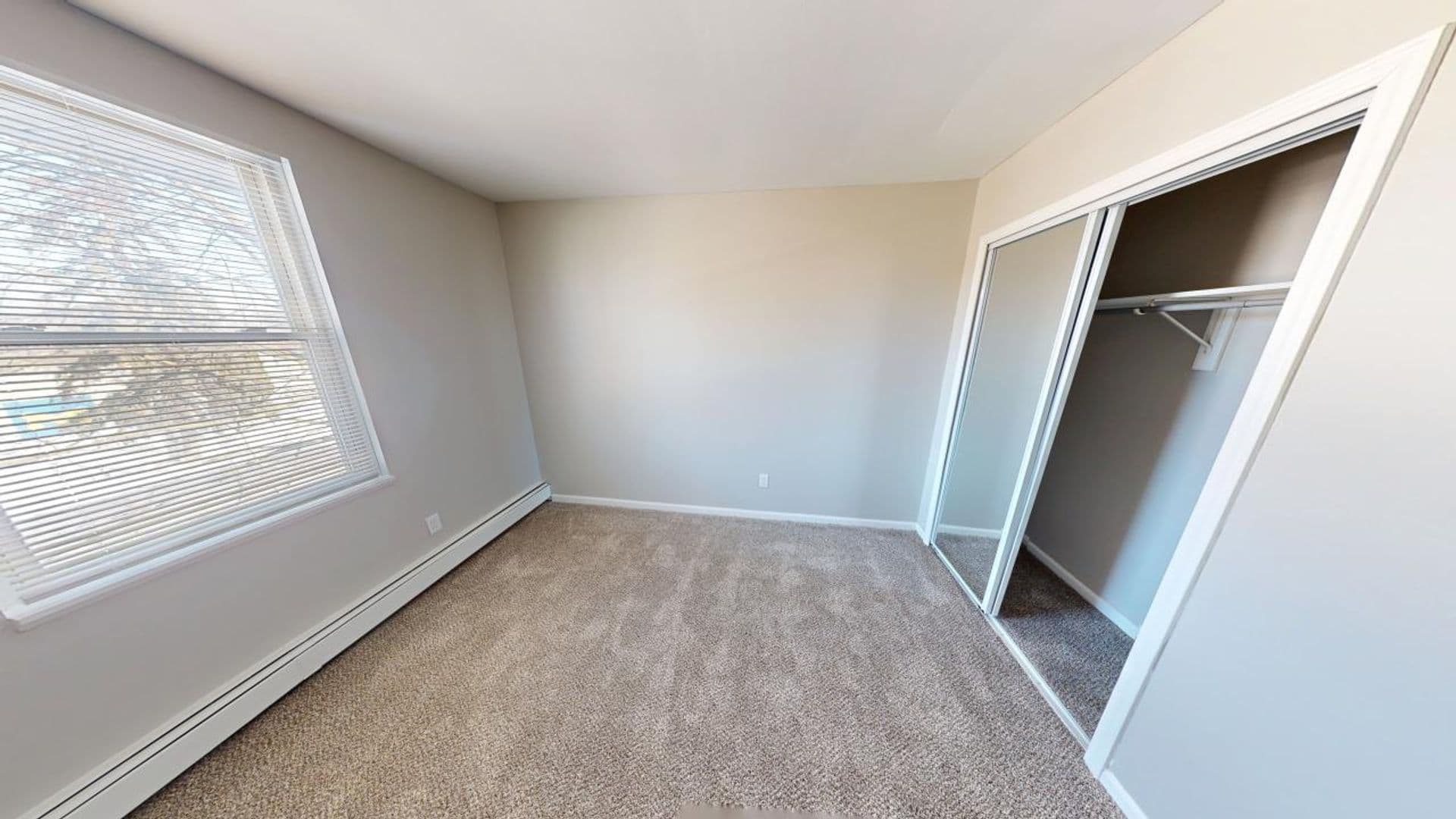 Dundee Apartment: 500 E Monroe St
