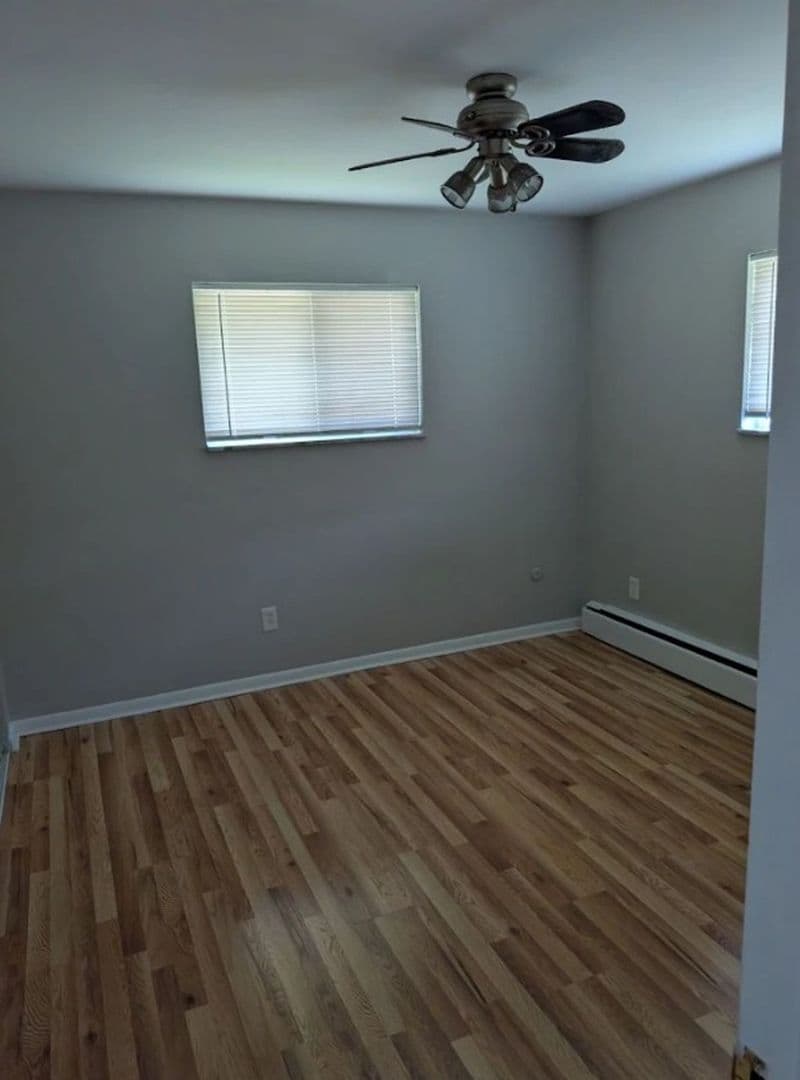 Royal Oak Apartment: 2301 W 14 Mile Rd