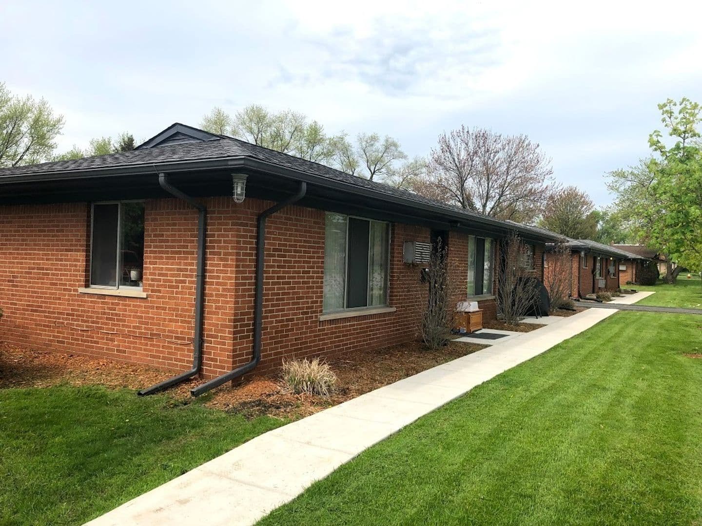 Royal Oak Apartment: 2301 W 14 Mile Rd
