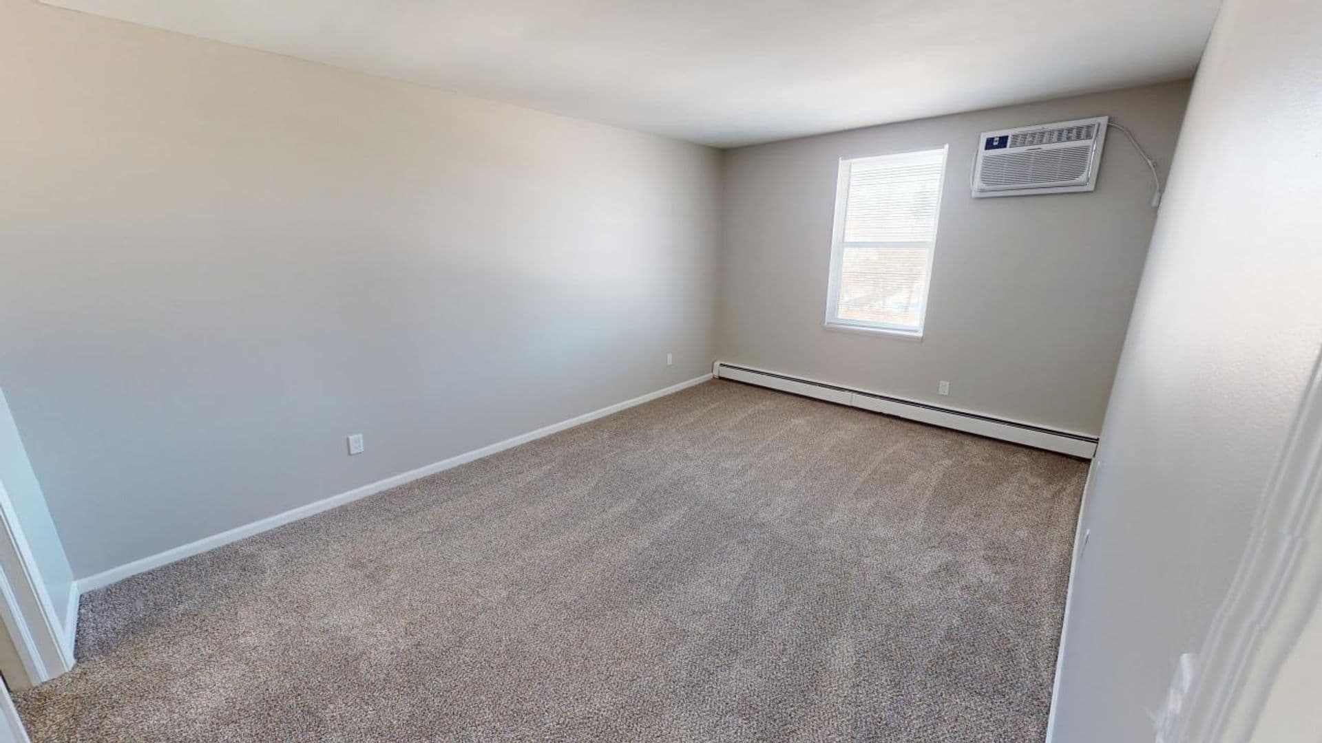 Dundee Apartment: 500 E Monroe St