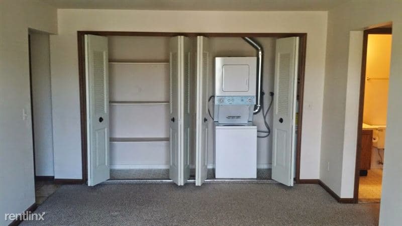 Farmington Hills Apartment: 35258 W 8 Mile