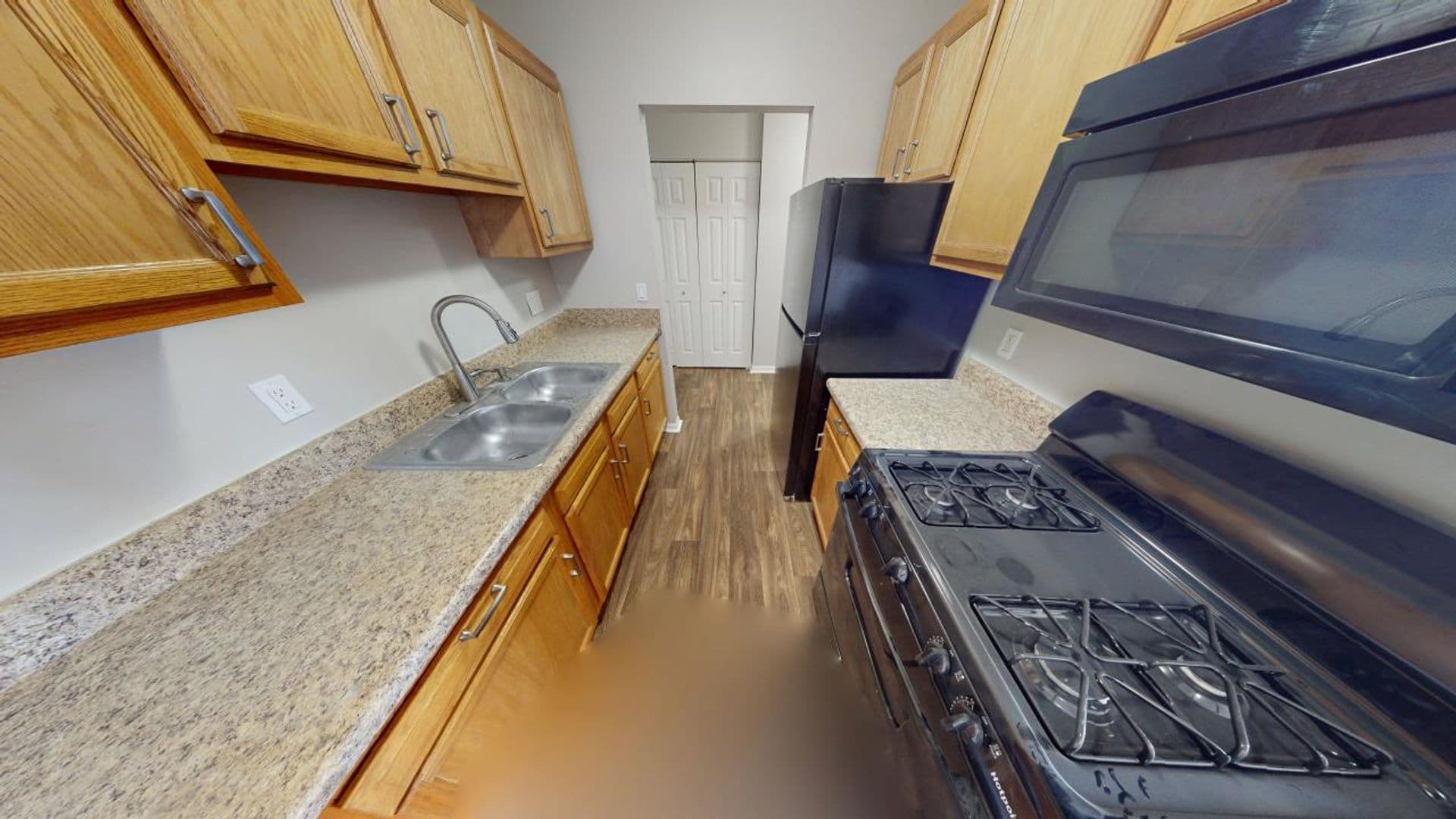 Dundee Apartment: 500 E Monroe St