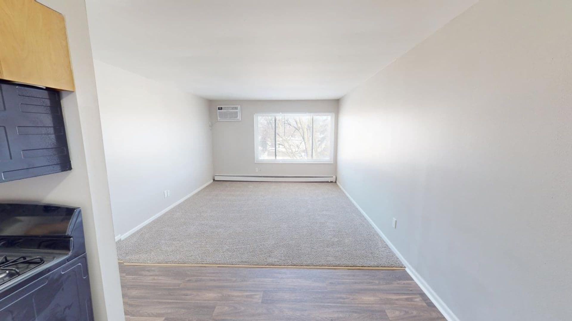 Dundee Apartment: 500 E Monroe St