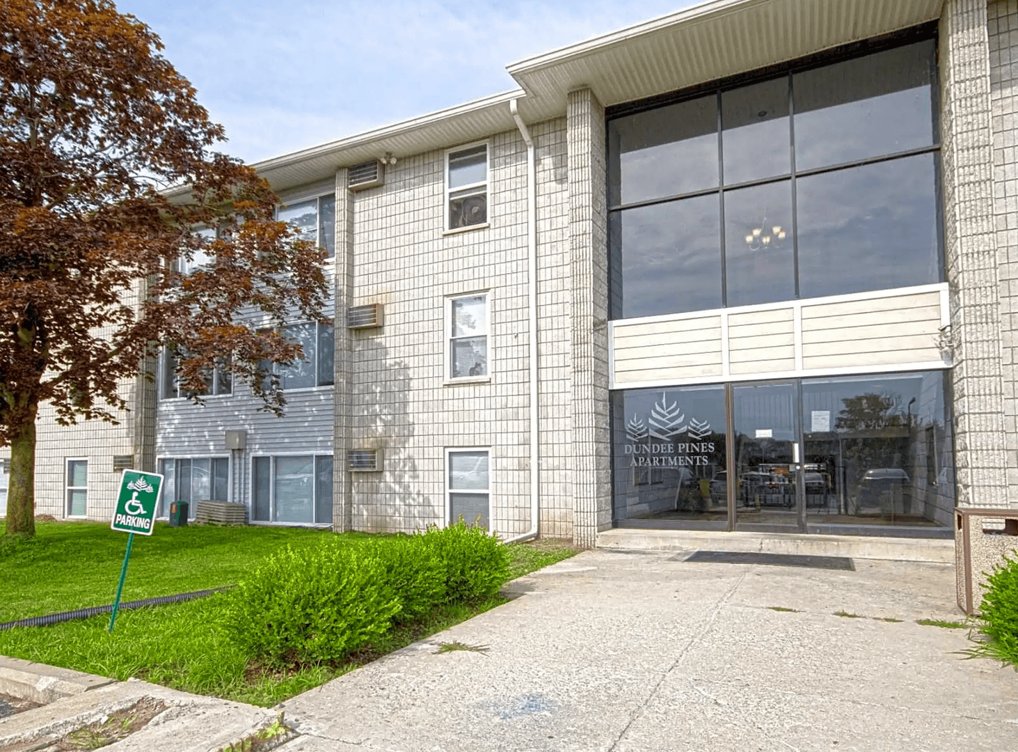 Dundee Apartment: 500 E Monroe St