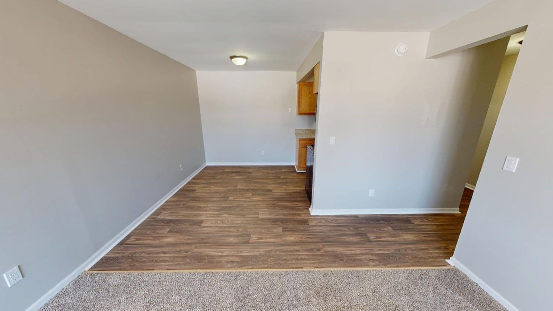 Dundee Apartment: 500 E Monroe St