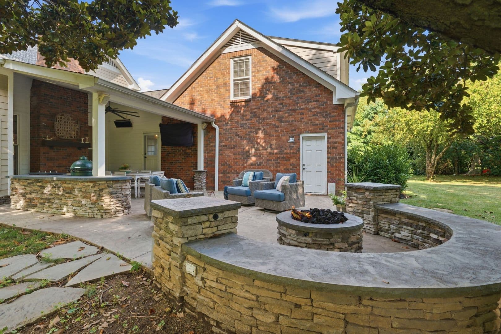 Brentwood House: 1733 Carriage Court