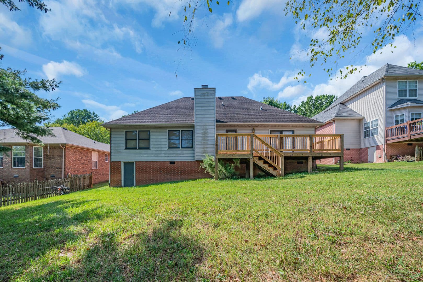 Hendersonville House: 115 La View Rd