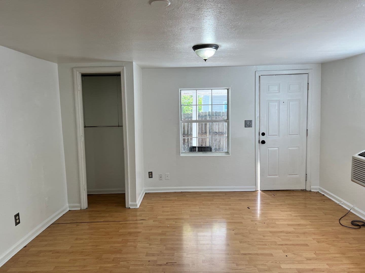 Nashville House: 1210B N 7th