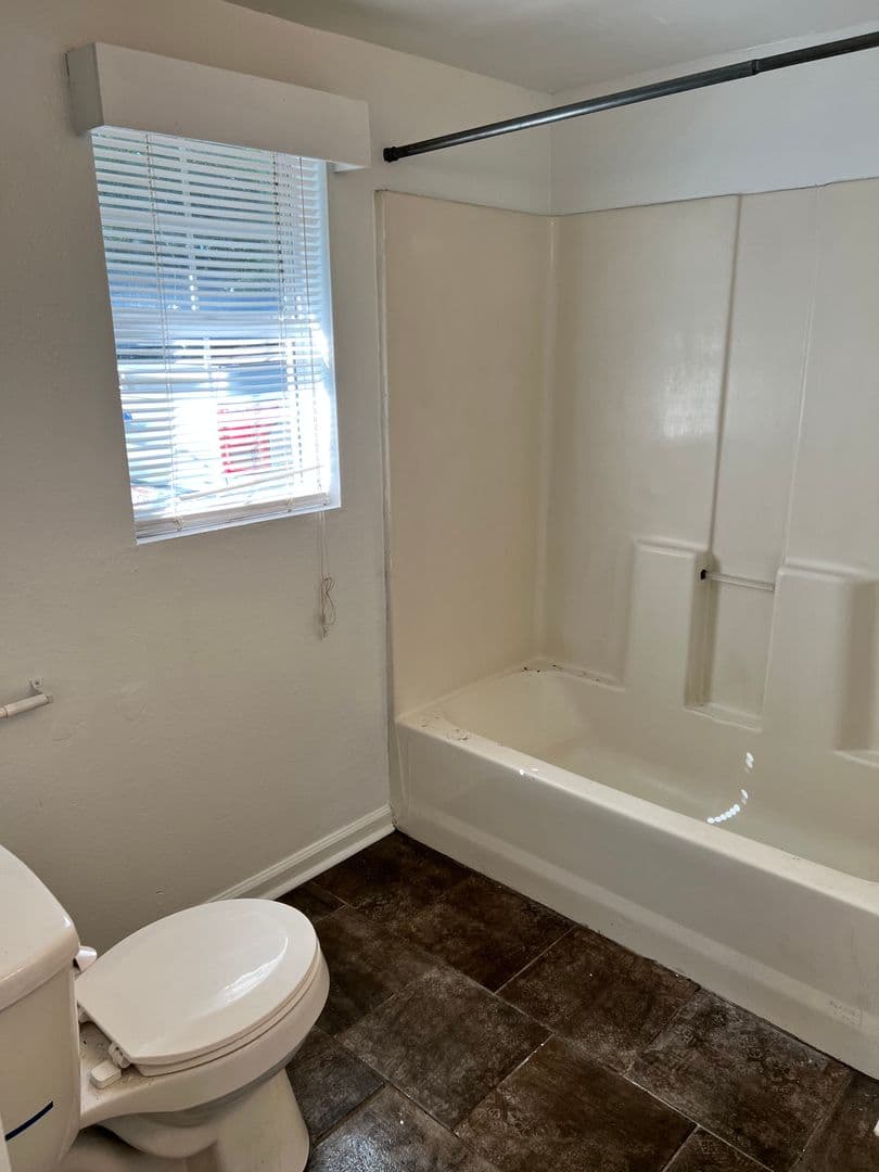 Nashville House: 1210B N 7th