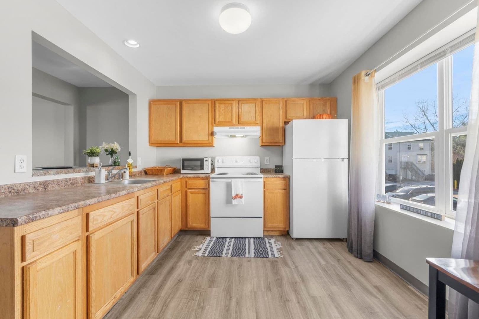 Hamden Townhome: 190 Pine Rock Ave