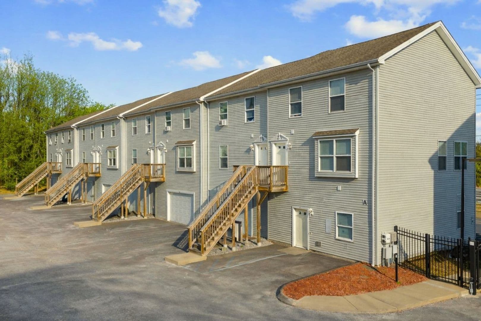 Hamden Townhome: 190 Pine Rock Ave