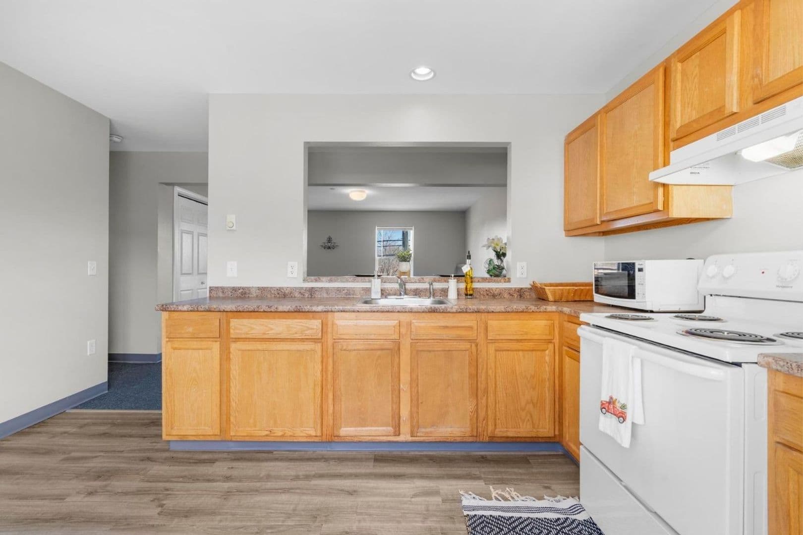 Hamden Townhome: 190 Pine Rock Ave
