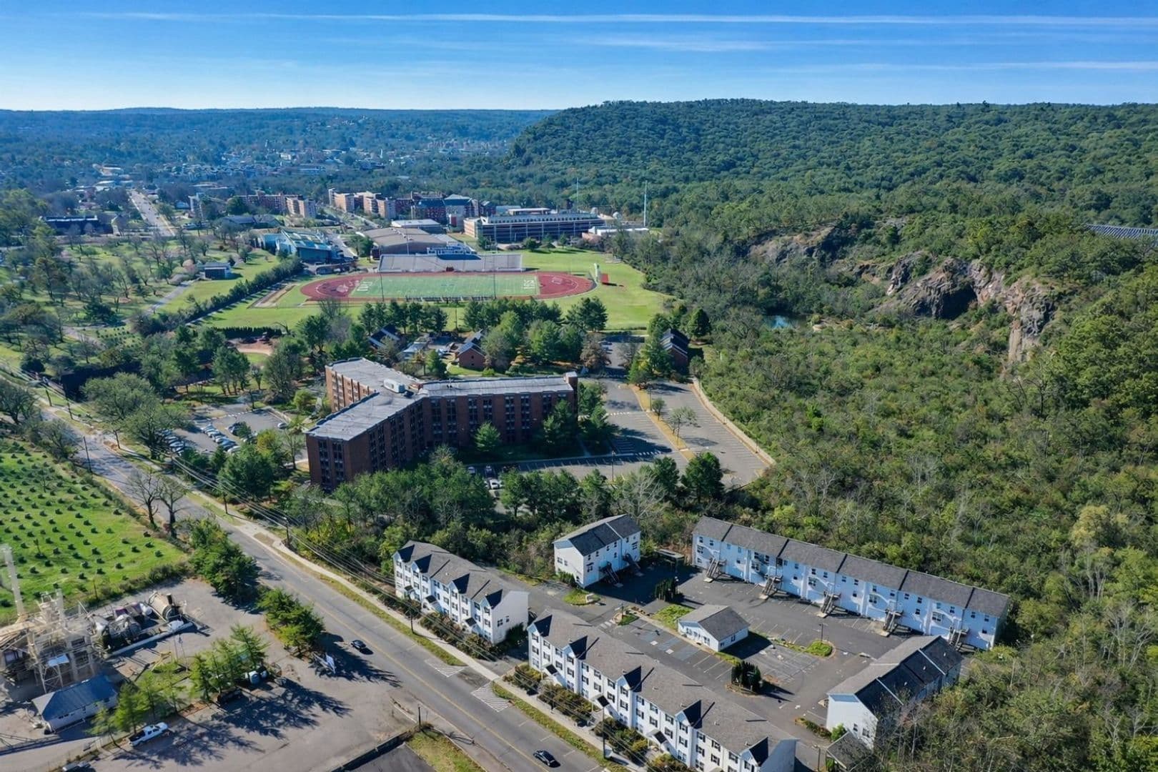 Hamden Townhome: 190 Pine Rock Ave