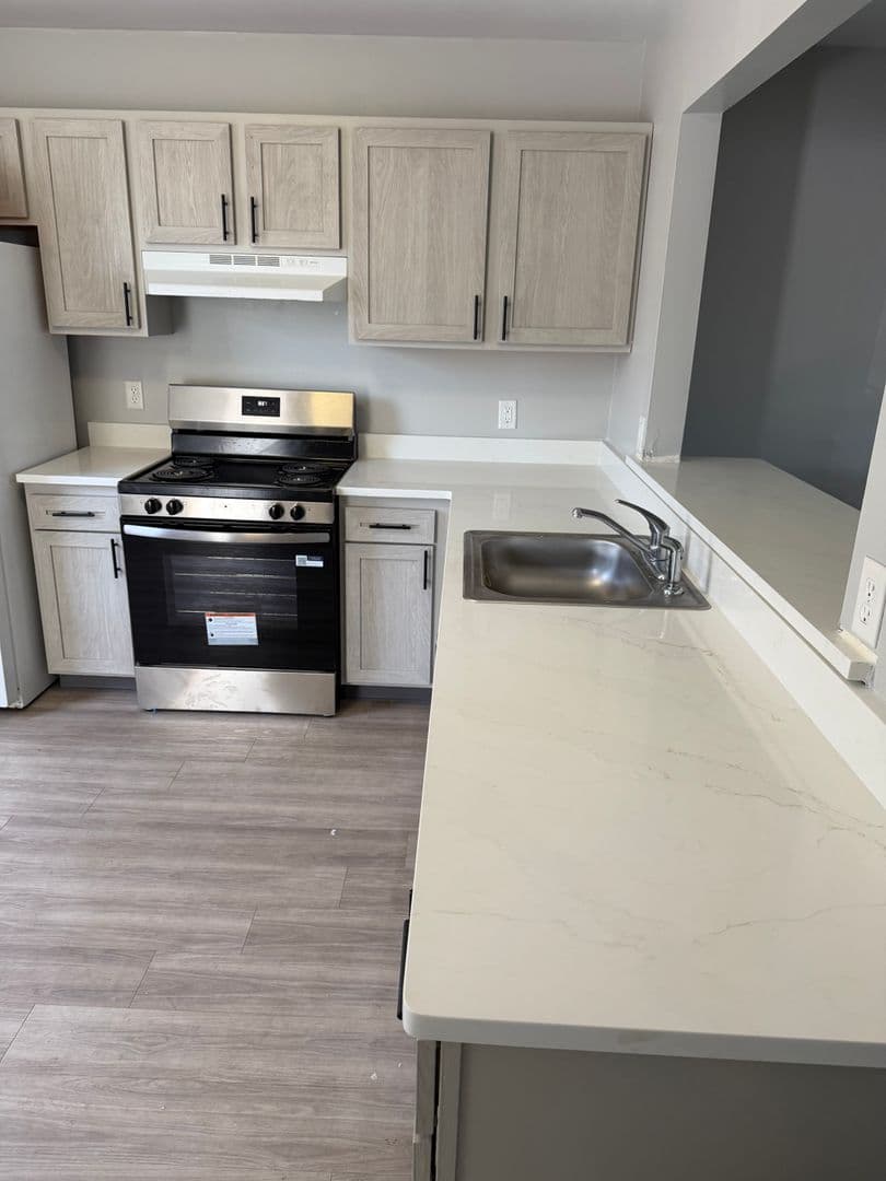 Hamden Townhome: 190 Pine Rock Ave