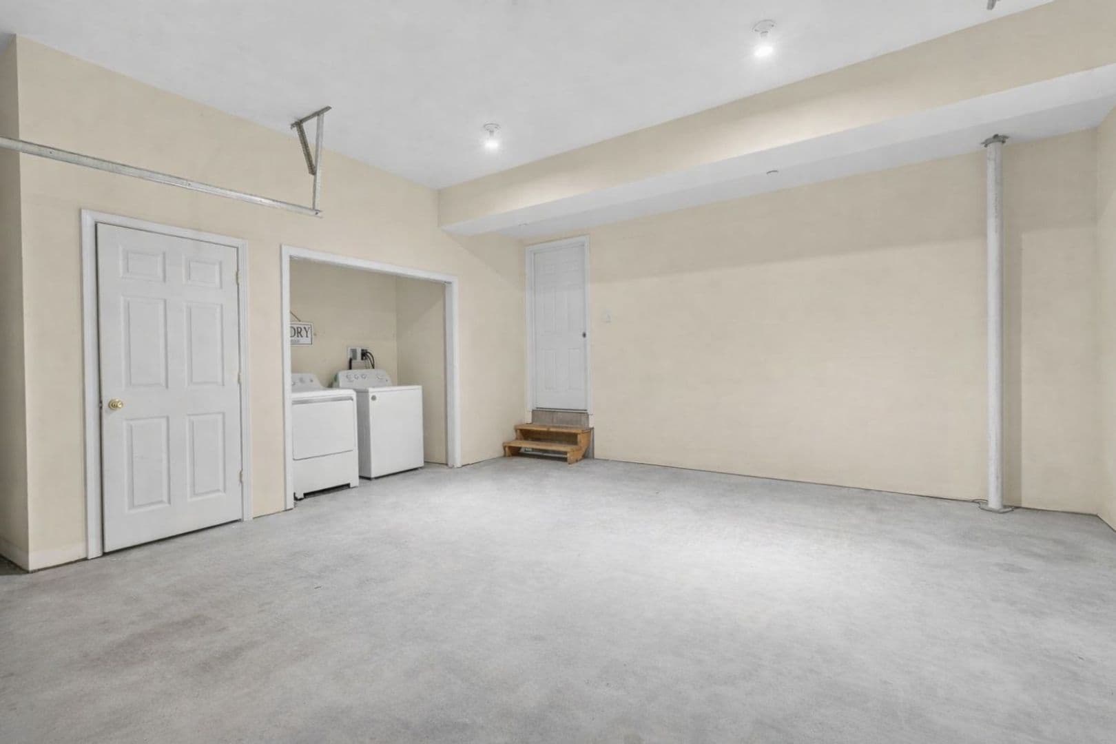 Hamden Townhome: 190 Pine Rock Ave