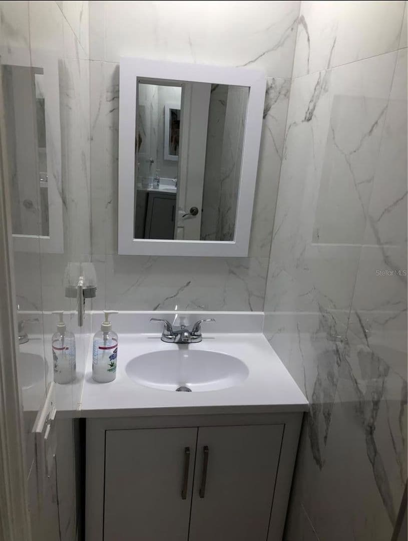 Sarasota Apartment: 3217 McIntosh Rd