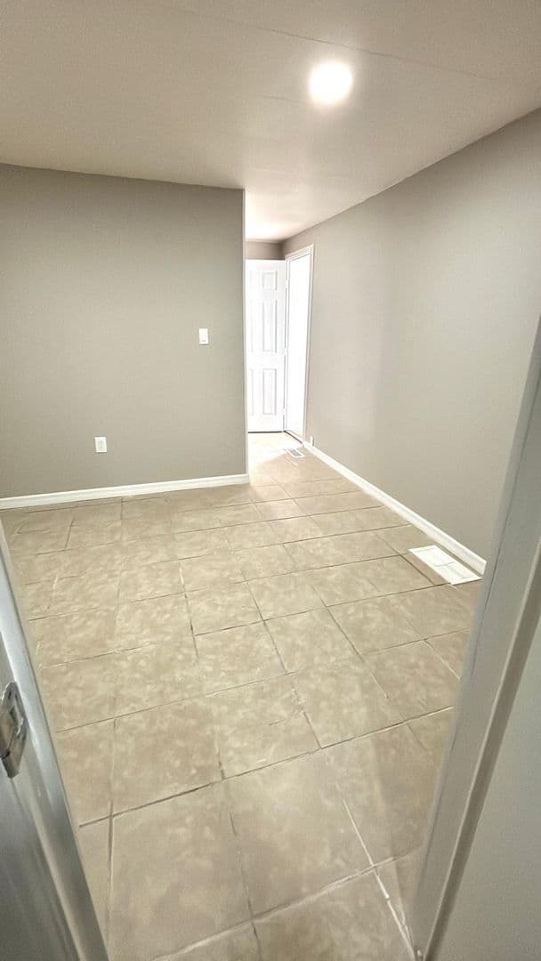 Venice Apartment: 985 Antigua Avenue East