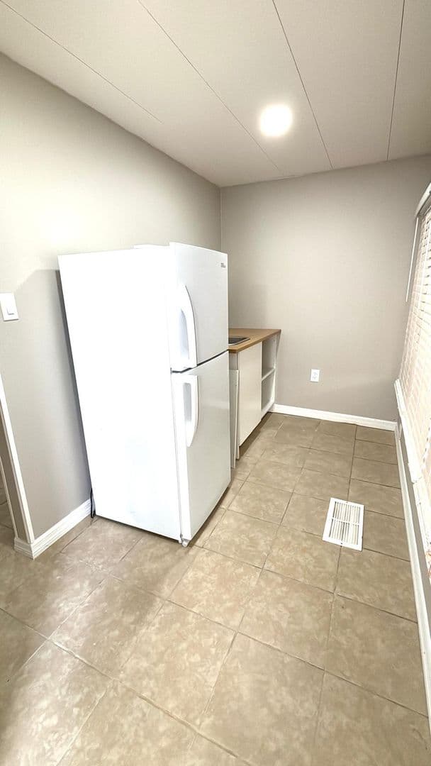 Venice Apartment: 985 Antigua Avenue East