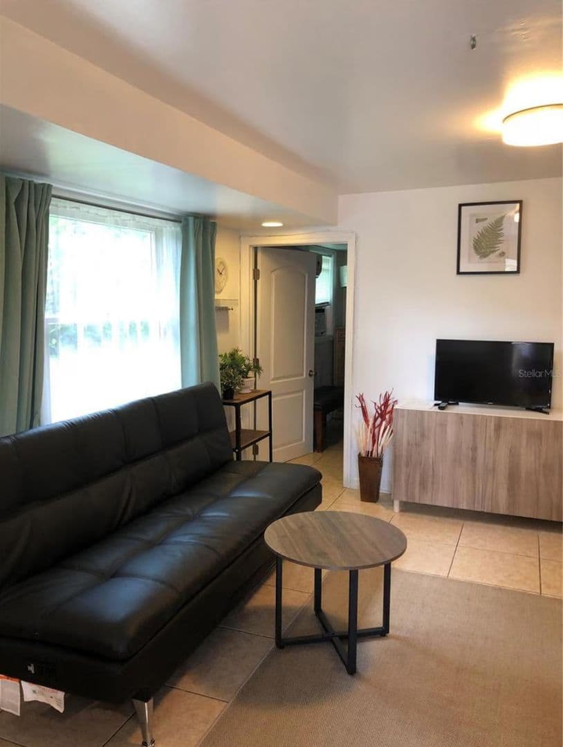 Sarasota Apartment: 3217 McIntosh Rd