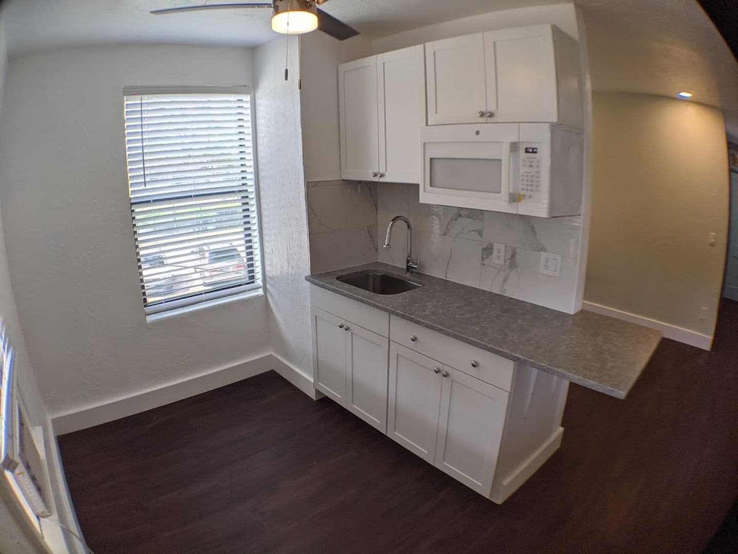 Nokomis Apartment: 401 Colonia Ln, E.