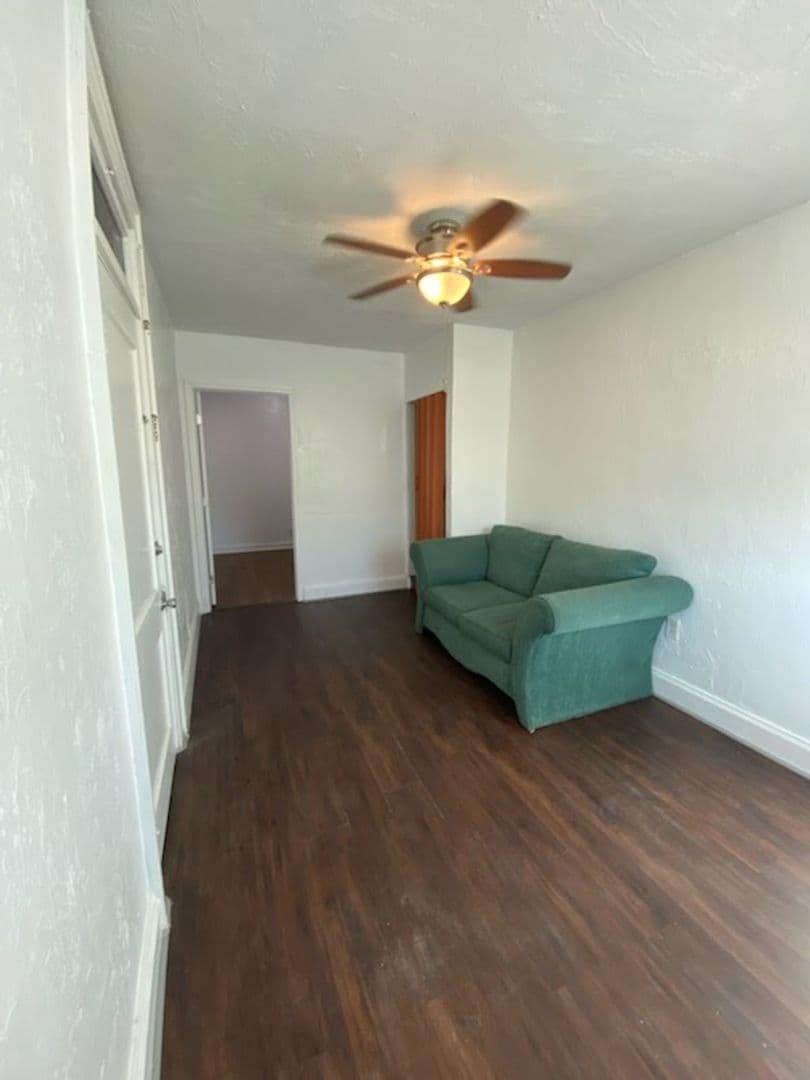 Nokomis Apartment: 401 Colonia Ln, E.