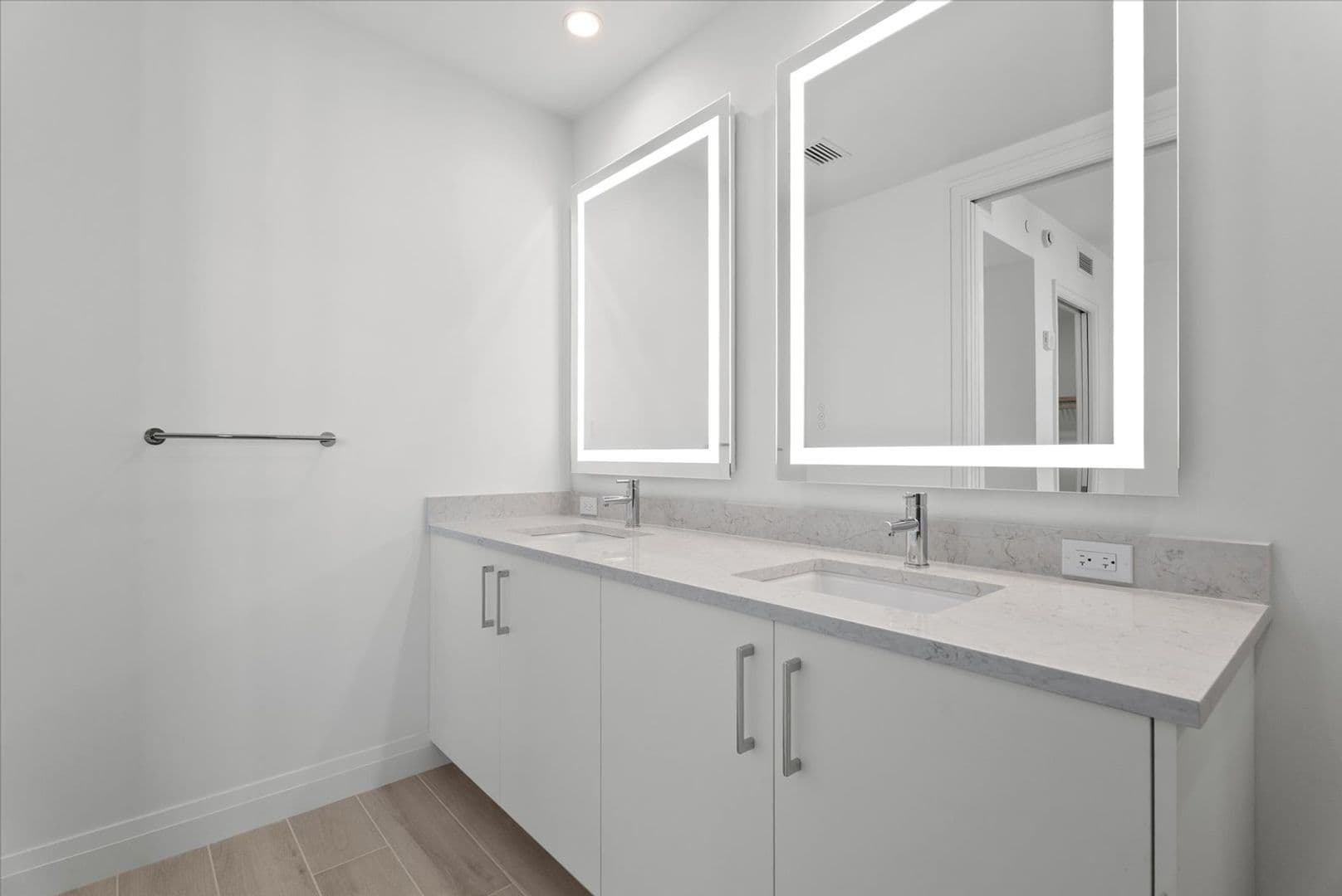Sarasota Apartment: 325 Golden Gate Point