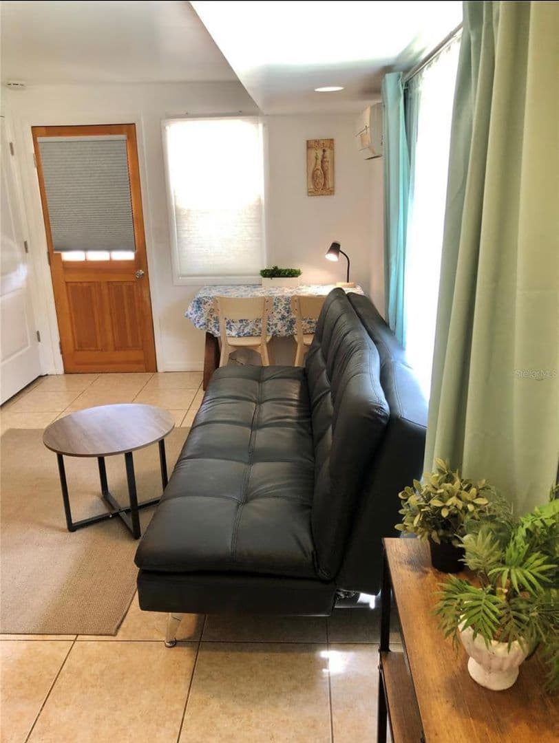 Sarasota Apartment: 3217 McIntosh Rd