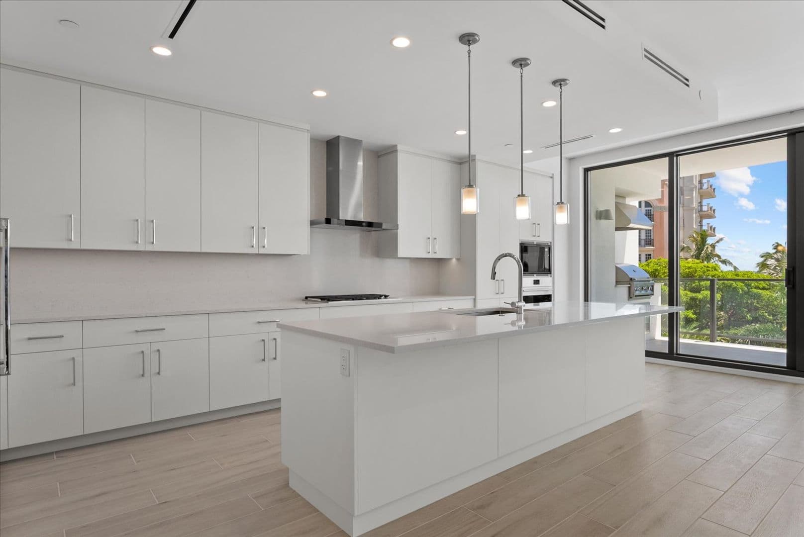 Sarasota Apartment: 325 Golden Gate Point