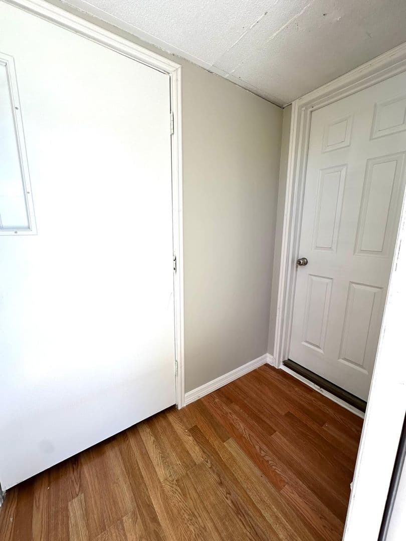Venice Apartment: 985 Antigua Avenue East
