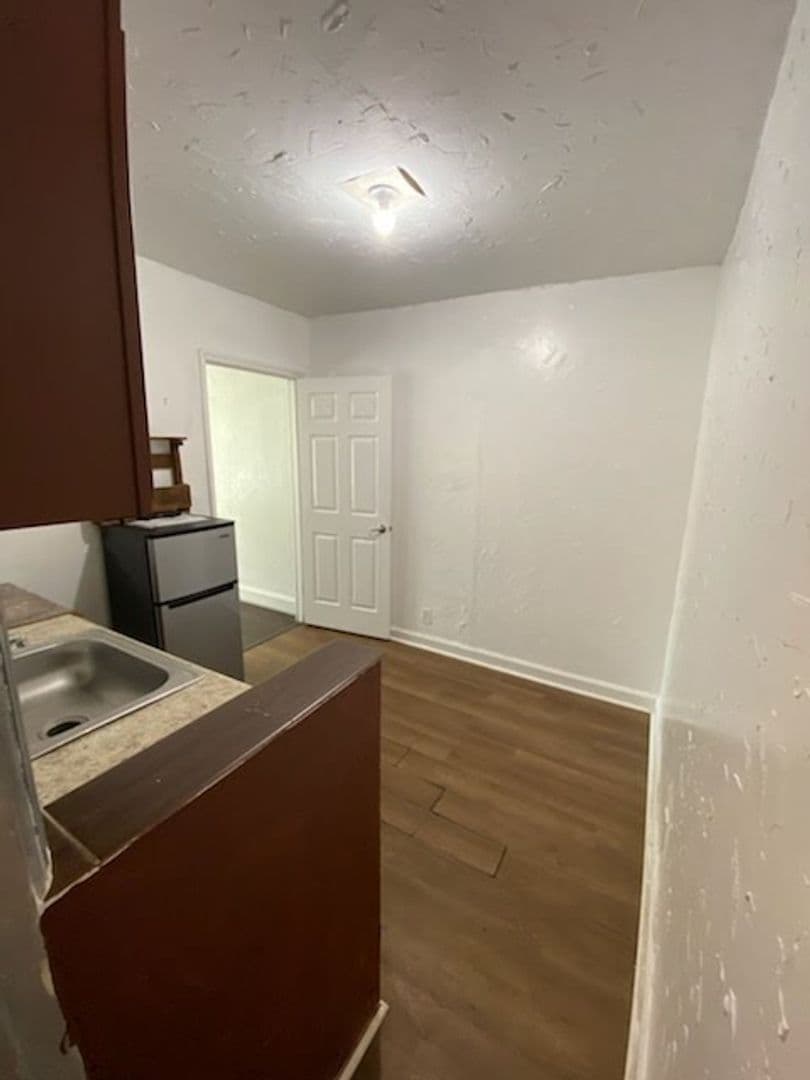 Nokomis Apartment: 401 Colonia Ln, E.