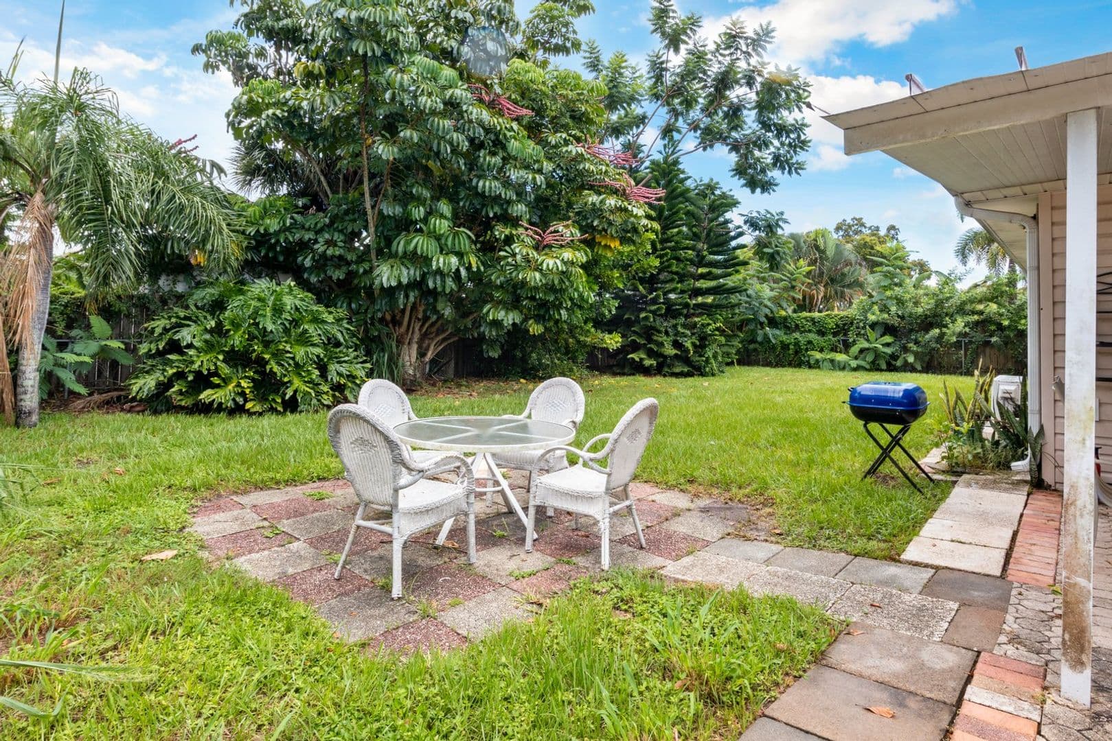 Sarasota Apartment: 3217 McIntosh Rd