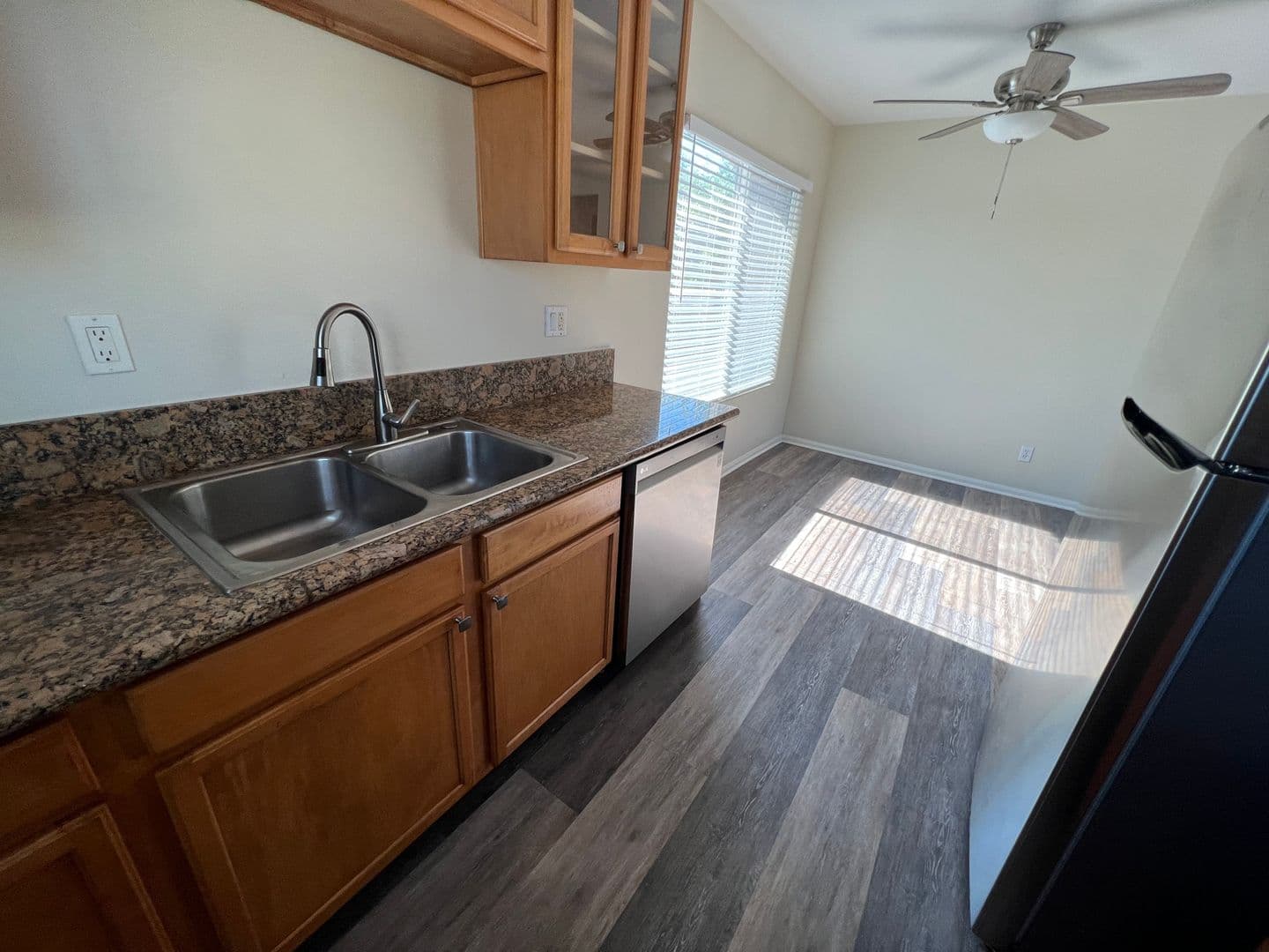 El Cajon Condo: 453 Graves Ave. # 21