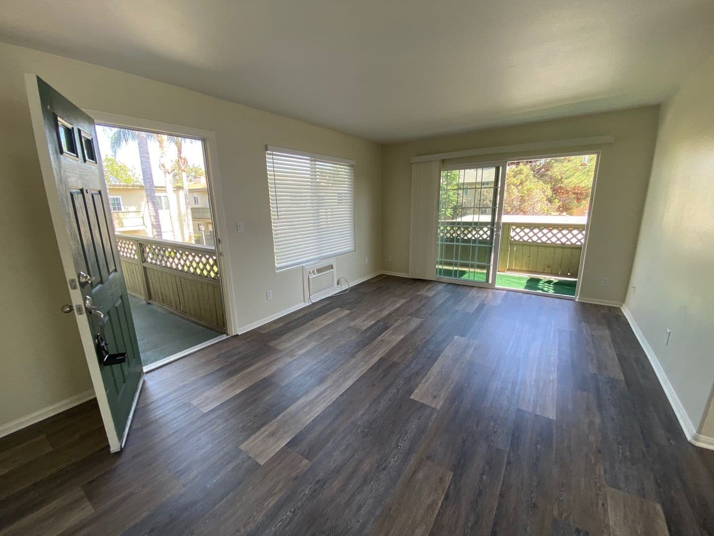 El Cajon Condo: 453 Graves Ave. # 21