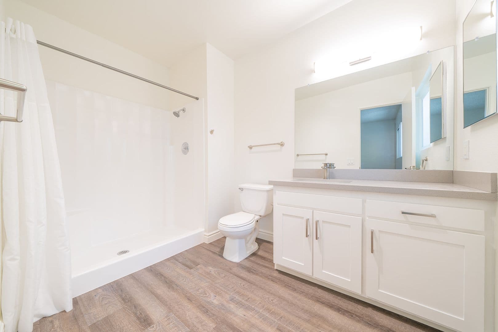 Vista Apartment: 1110 Meadowlake Drive