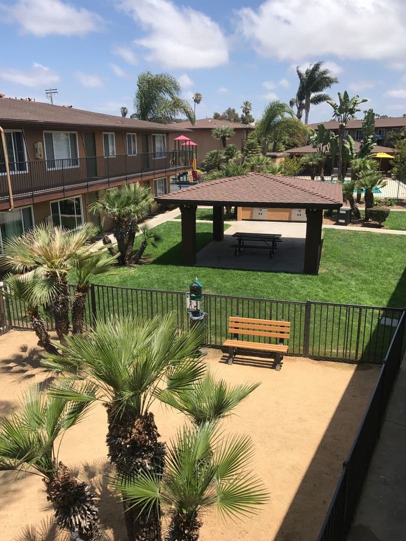 Oceanside Apartment: 180 Canyon Drive