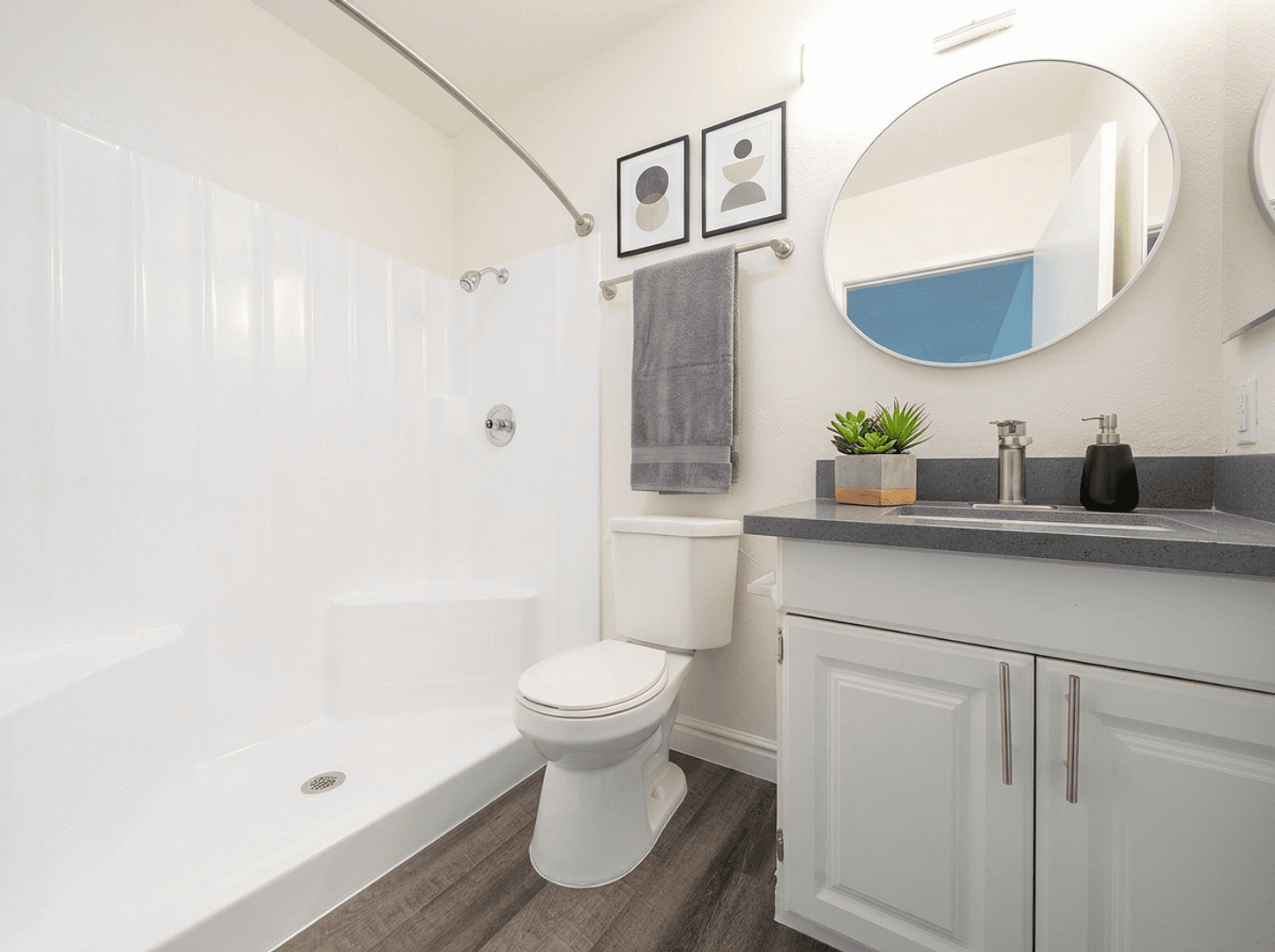 Vista Apartment: 1440 Oak Drive