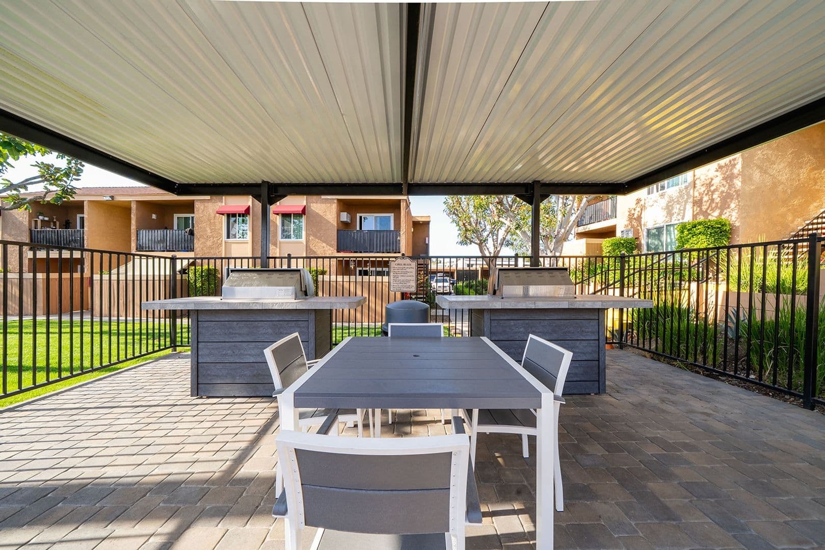 Vista Apartment: 1440 Oak Drive