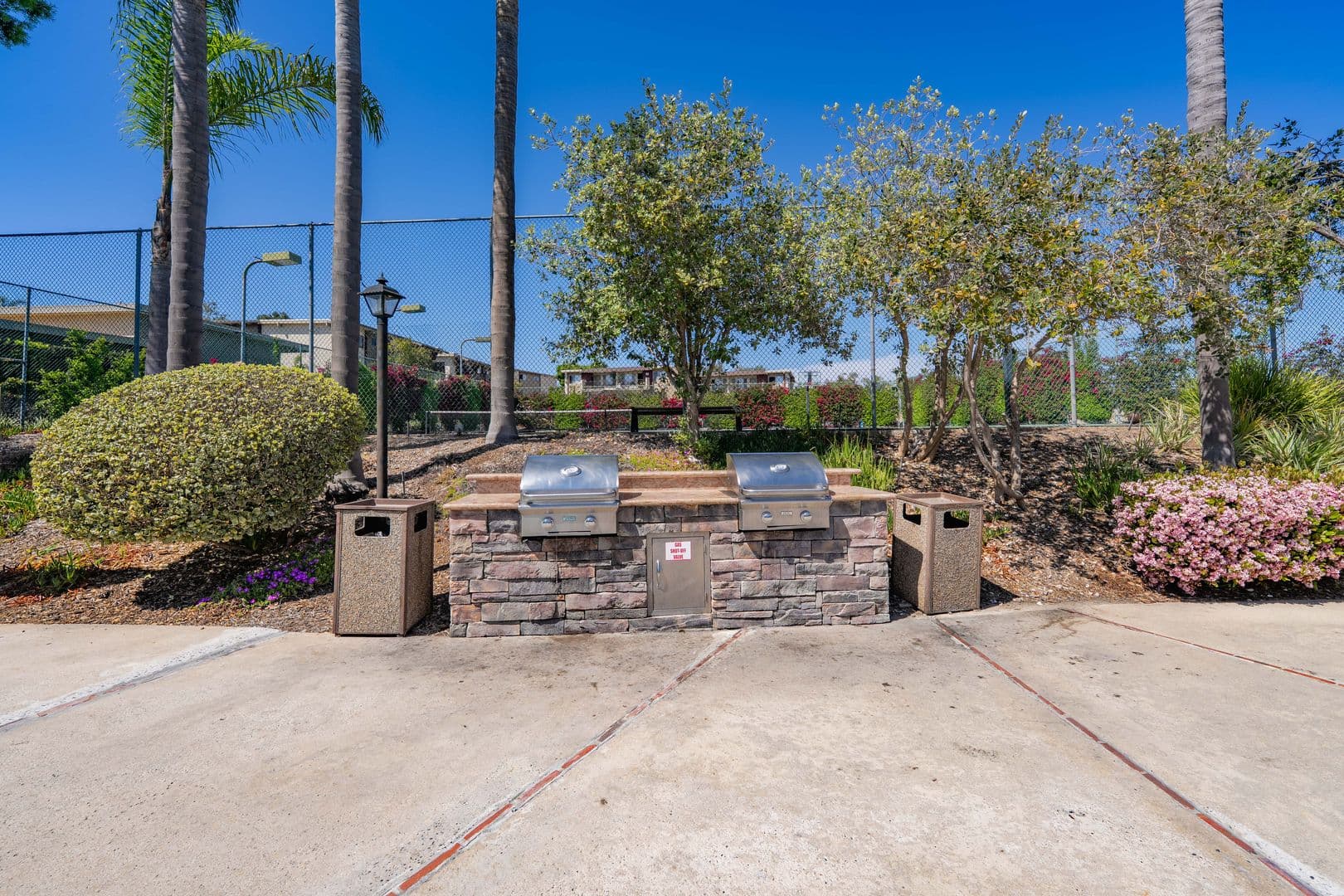 Vista Apartment: 800 East Bobier Drive