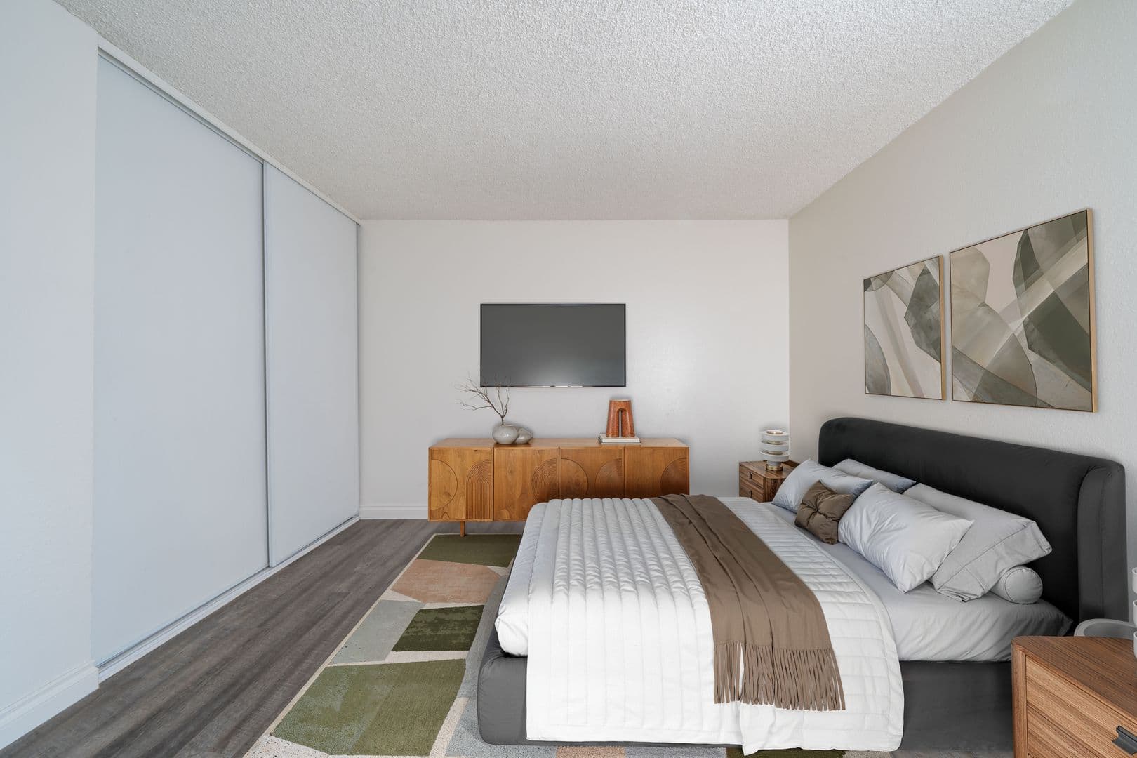 Oceanside Apartment: 180 Canyon Drive