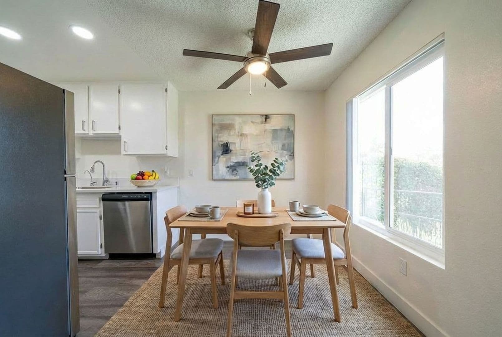Vista Apartment: 1440 Oak Drive